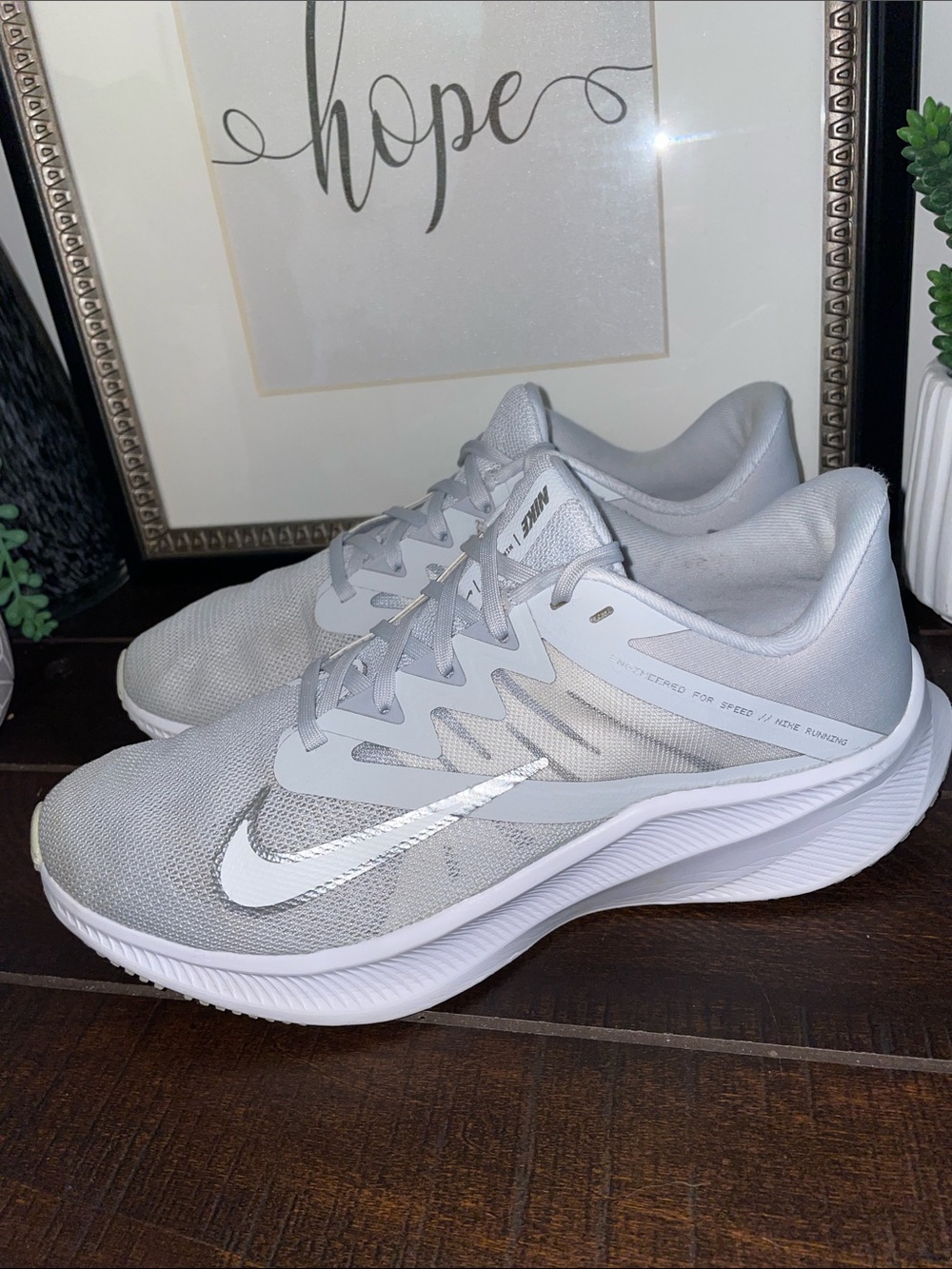 Nike Quest 3 Women’s Running Shoes Sneakers Size 8.5 Platinum / Metallic Silver - Picture 9 of 14